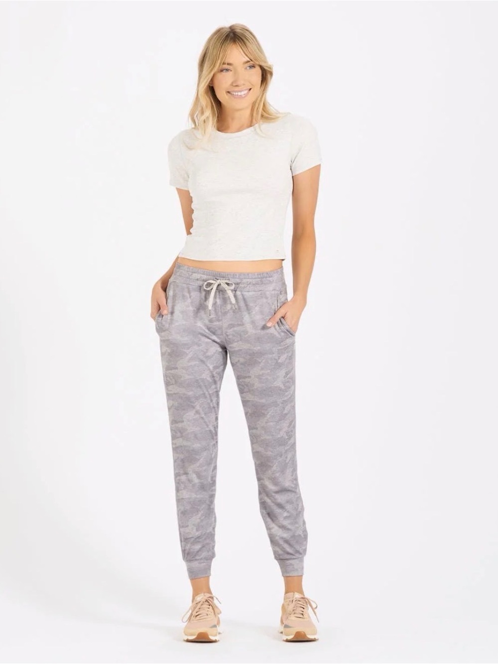 Vuori Women’s Performance Joggers in Pale Heather Camo